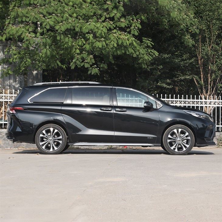 FAW Toyota unveils Granvia MPV